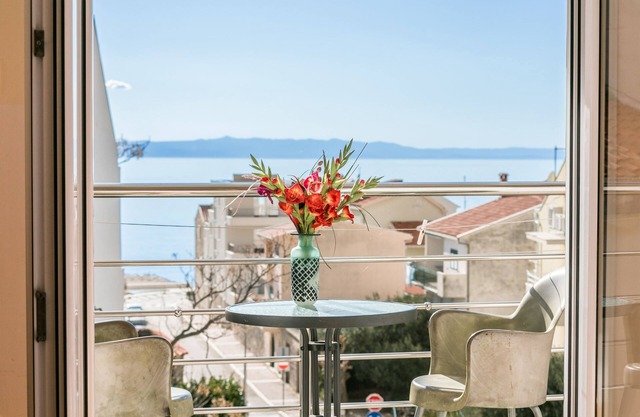Two bedroom apartment with balcony and sea view Tučepi, Makarska (A-22384-e)