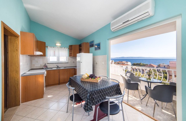 Two bedroom apartment with terrace and sea view Tučepi, Makarska (A-22384-a)