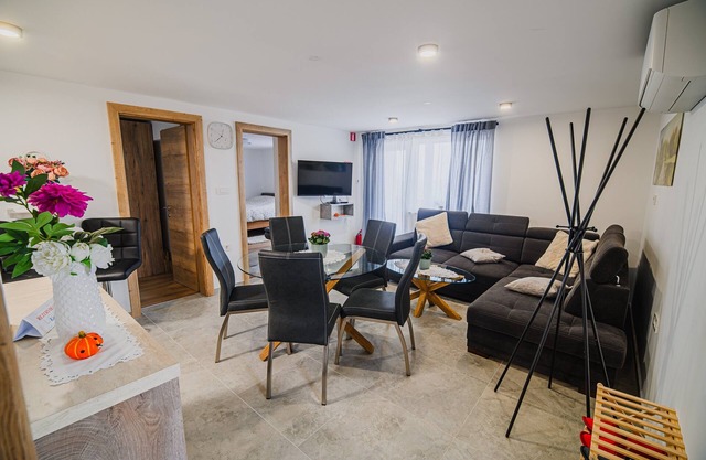 Two Bedroom Apartment Trta with Hot Tub