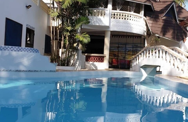 Two minutes walk to the Beach! a comfortable 4Bedroom Villa in Diani Galu Beach