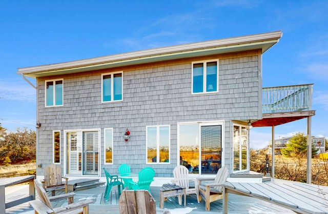 Two-story riverfront retreat with a furnished deck, views, & washer/dryer