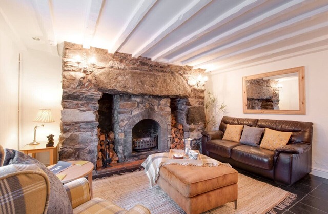 Ty Hen - Three Bedroom House, Sleeps 6