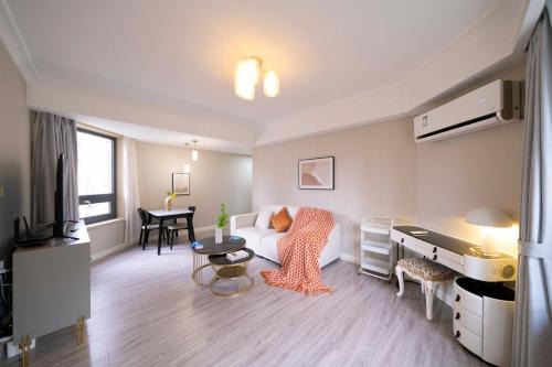 Tyms Modern 1BR APT Gubei International Garden