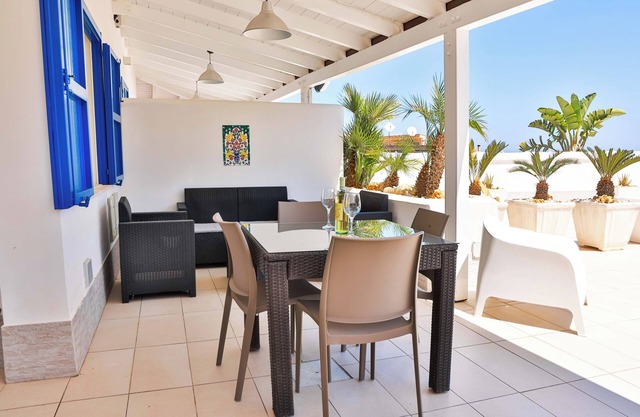 Typical house 200 meters from the sea wi fi car rental