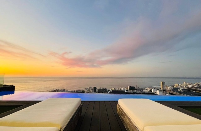 Ultra-Lux Villa w/Breathtaking Views, Gym + Daily