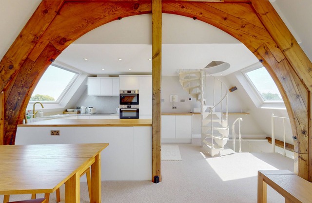 Unique 3Bed Former Church Flat - 6 Mins to Stamford Brook Tube