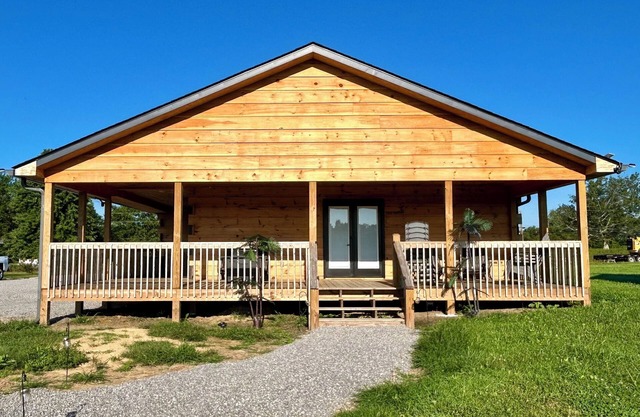 Unique & Cozy Getaway Cabin king bed only 15min from Town