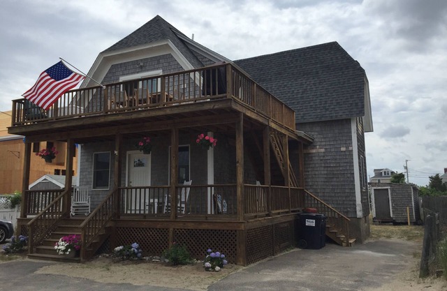 UNIQUE TWO FAMILY. HUMAROCK BEACH HOUSE ONE BACK FROM THE ATLANTIC OCEAN