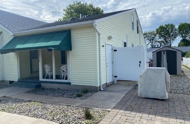 Updated 2 Bed, 1 Bath Village Green Quad