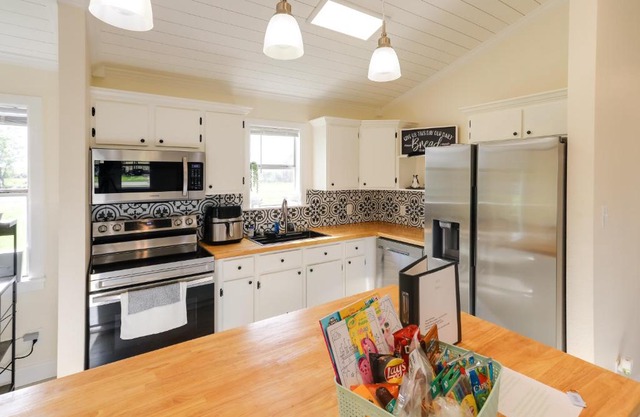 Updated Comanche Home with Country Views!