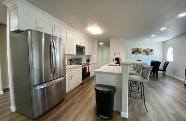 Updated Rancher near shopping & restaurants