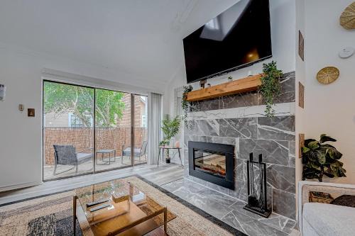 Upscale 1br Condo In Med Center