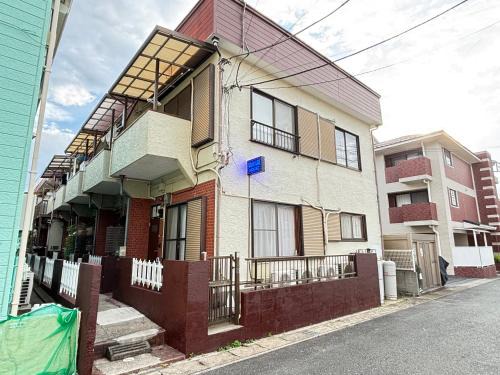 URAYASU HOUSE!, 15 min bus ride to Disney, Location 6-8-38 Horie Urayasu City Chiba Prefecture, 場所は千葉県浦安市堀江6-8-38です, コインパーキングまで徒歩2分, ドア横キーボックスの番号はご予約後に,チェックイン情報を見る,をご覧下さい