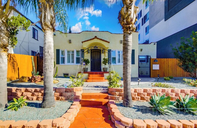 Urban Oasis - 2 BR, Newly Renovated, Prime San Diego Location.