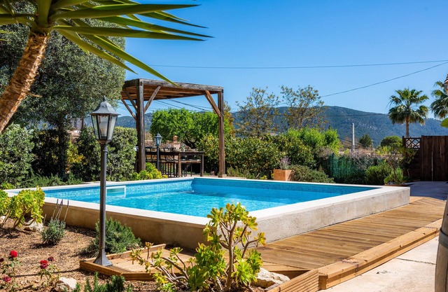 Vacation Home "Casa Martin" with Mountain View, Private Pool & Wi-Fi