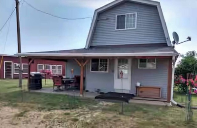 Vacation on a Farm! Guesthouse in Necedah