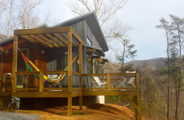 Valley Overlook with beautiful views!