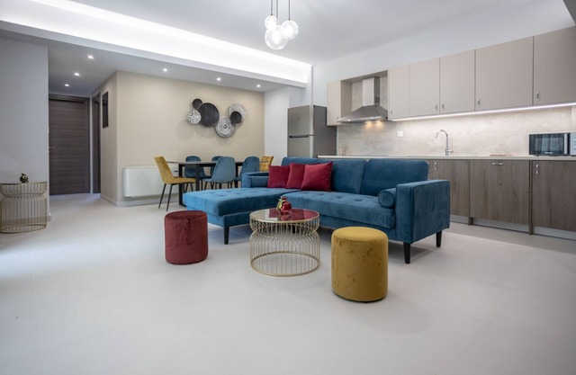 Verikokia Luxurious House With Garden