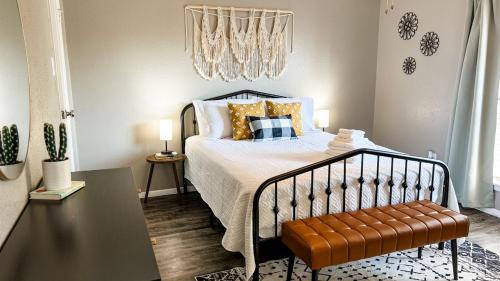 Vibrant Texan Escape with Patio & Gated Community