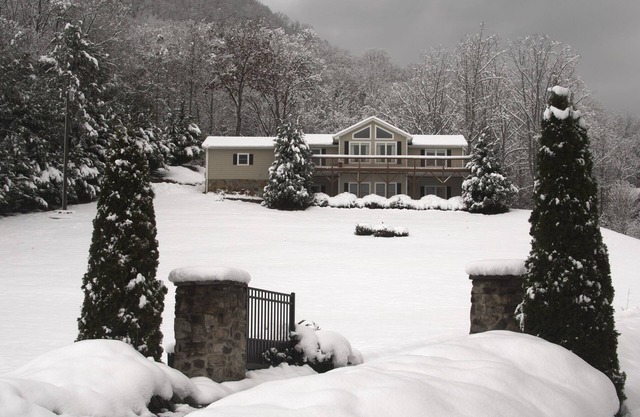 Views unlimmited, take in the splendor of the mountains in every season