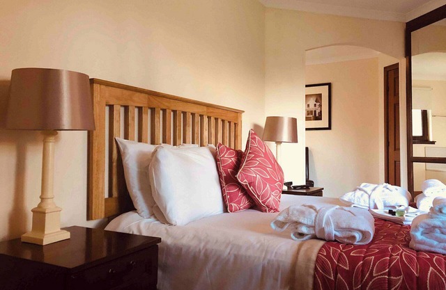 Villa 1, 3 Bedrooms, Sleeps 8, with Leisure Club Access