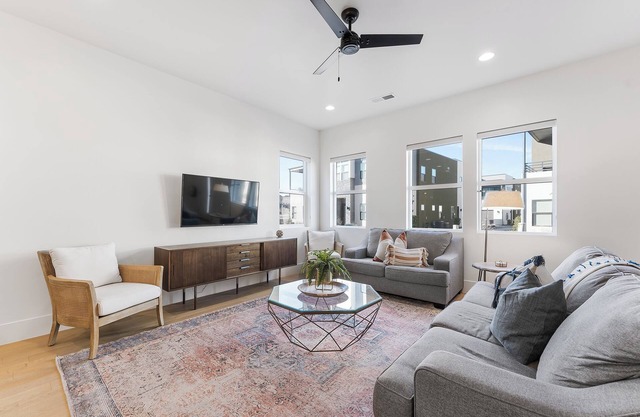 Villa #23 Bloomington Country Club: Pool, Golf, Restaurant