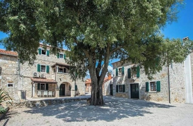 Villa Antonci 18, pool, 3 houses, jacuzzi, private