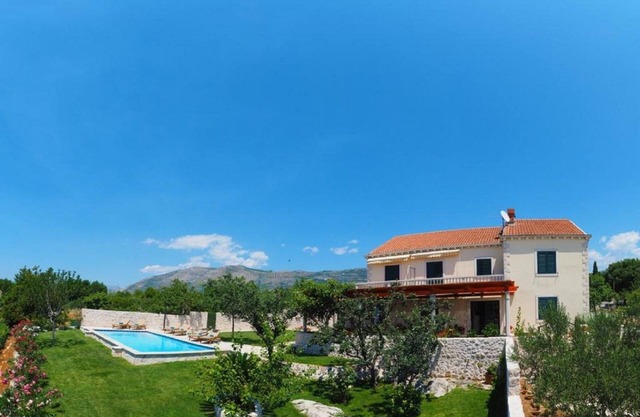 Villa Antonija - Four-Bedroom Villa with Terrace and Private Pool