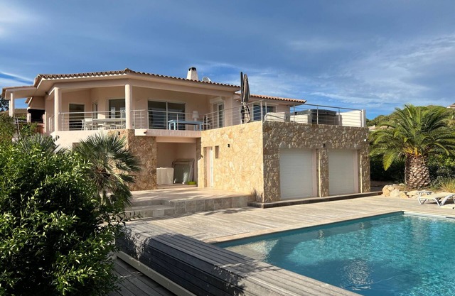 Villa beach walk (800m) sea view absolute calm