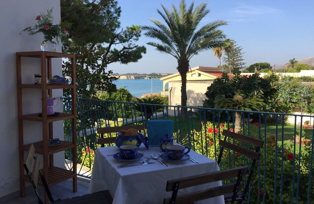 Villa Clara - Apartment in villa one step away from the sea