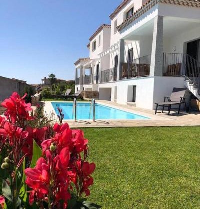 Villa con piscina Vista mare 12 posti letto by budoni affitti