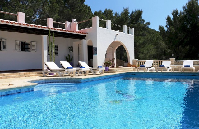 Villa Es Cuco - 3 Bedrooms | Stunning View | Private Pool | Wifi & Aircon