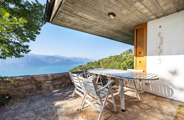 'Villa Franca San Zeno' with Lake View, Garden & Wi-Fi
