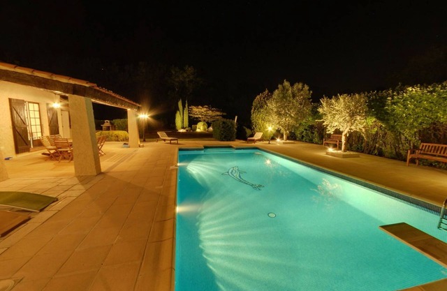 Villa large heated pool land 4800m² region St Tropez massif des Maures