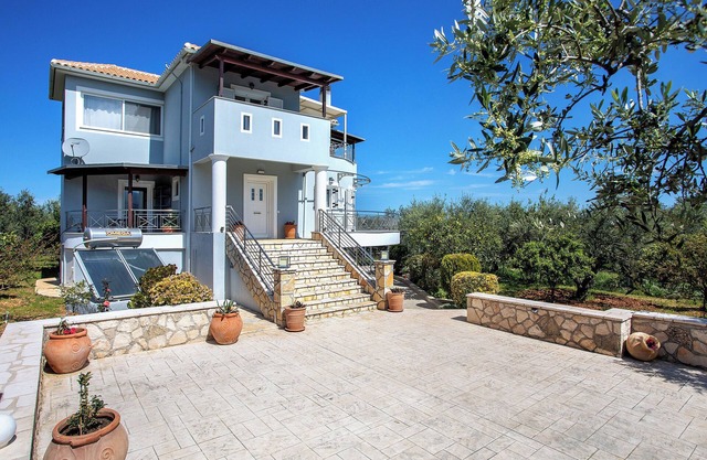 Villa 'Lianolia' with Mountain View, Wi-Fi and Air Conditioning