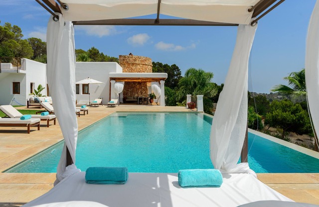 Villa 'Llosas De Dalt' with Sea View, Wi-Fi and Air Conditioning
