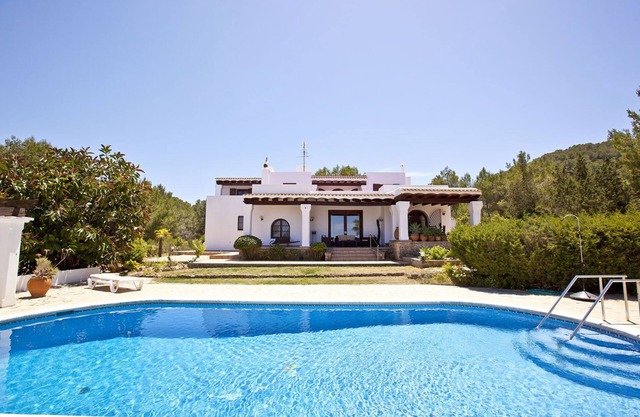 Villa Marlis Ibiza, 400 sqm house with sea views near the best beaches of Ibiza