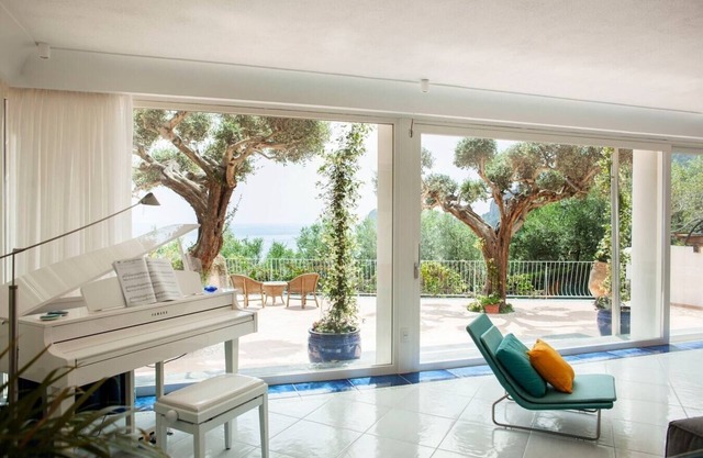 Villa Pilar, with pool and sea views