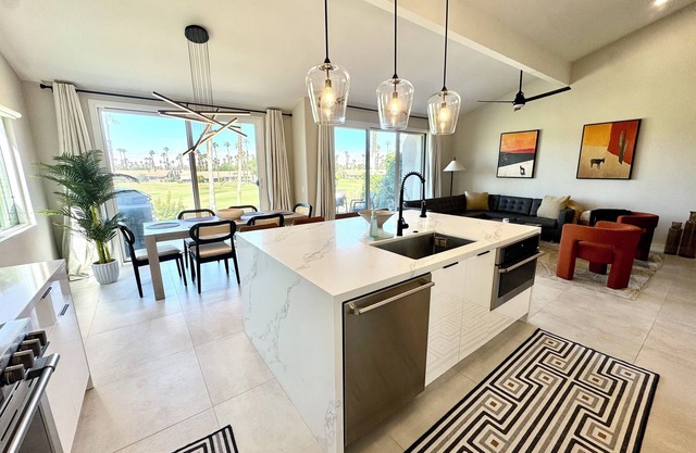 Villa Solara - Modern 3BR with Sweeping Mountain Sunset Views in Palm Desert