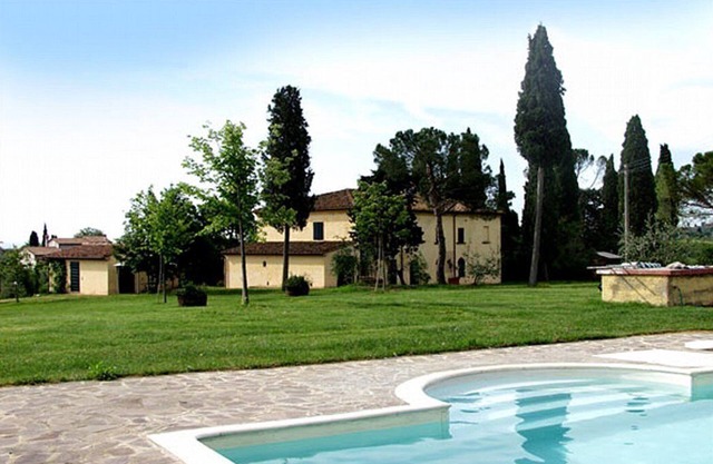 Villa Vinacciolo: A pleasant and spacious two-story villa surrounded by the greenery, with Free WI-FI.