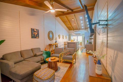 Villa with Pool 5 min beach, close 2 WestBay