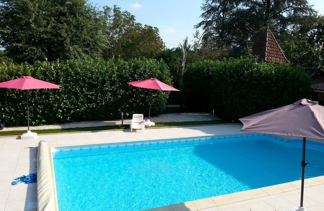 Villa with pool, Air Conditiong & private cinema. Sleeps 23