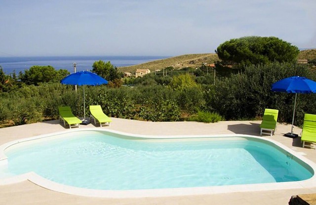 Villa with swimming pool with spectacular sea views and Mediterranean vegetation