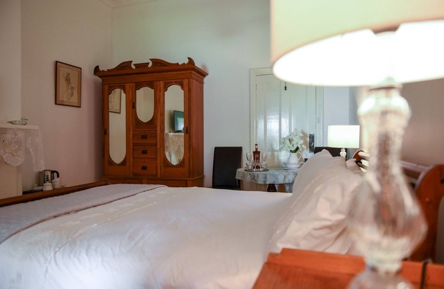 Vineyard Suite for a couple in Historical Homestead, relax on family winery.