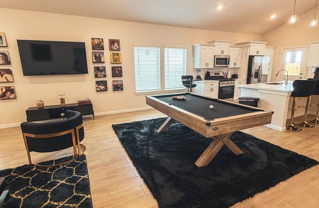 VIP Lounge- Luxe+ Private Sauna