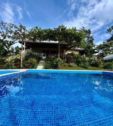 Vista al Volcán Tenorio y Montaña
