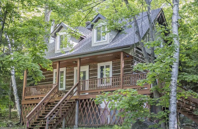 Vraie Maison Ancestrale laurentides saint-sauveur