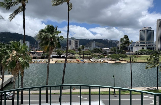 Waikiki Apartment sleeps 5 parking included