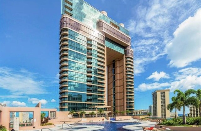 Waikiki Landmark Resort and Condos - Breathtaking 2Bed,2Bath, Free Parking