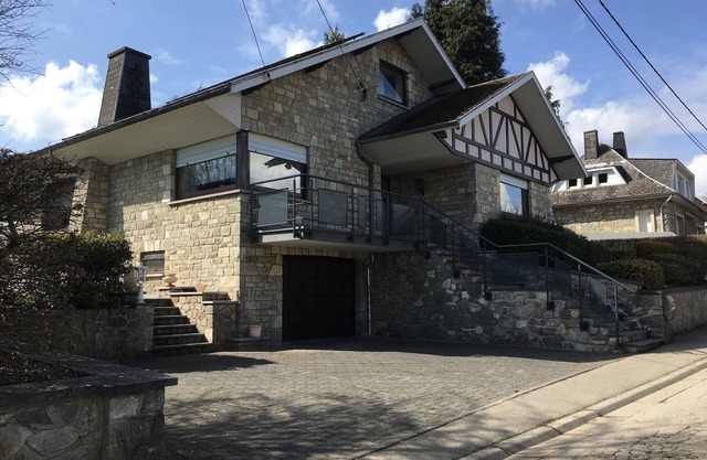 Waimes Retreat Near Forest